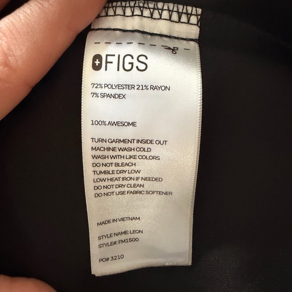 Figs Leon 3 Pocket Scrub Top Mens Size Small,  Black V-Neck - Picture 5 of 8